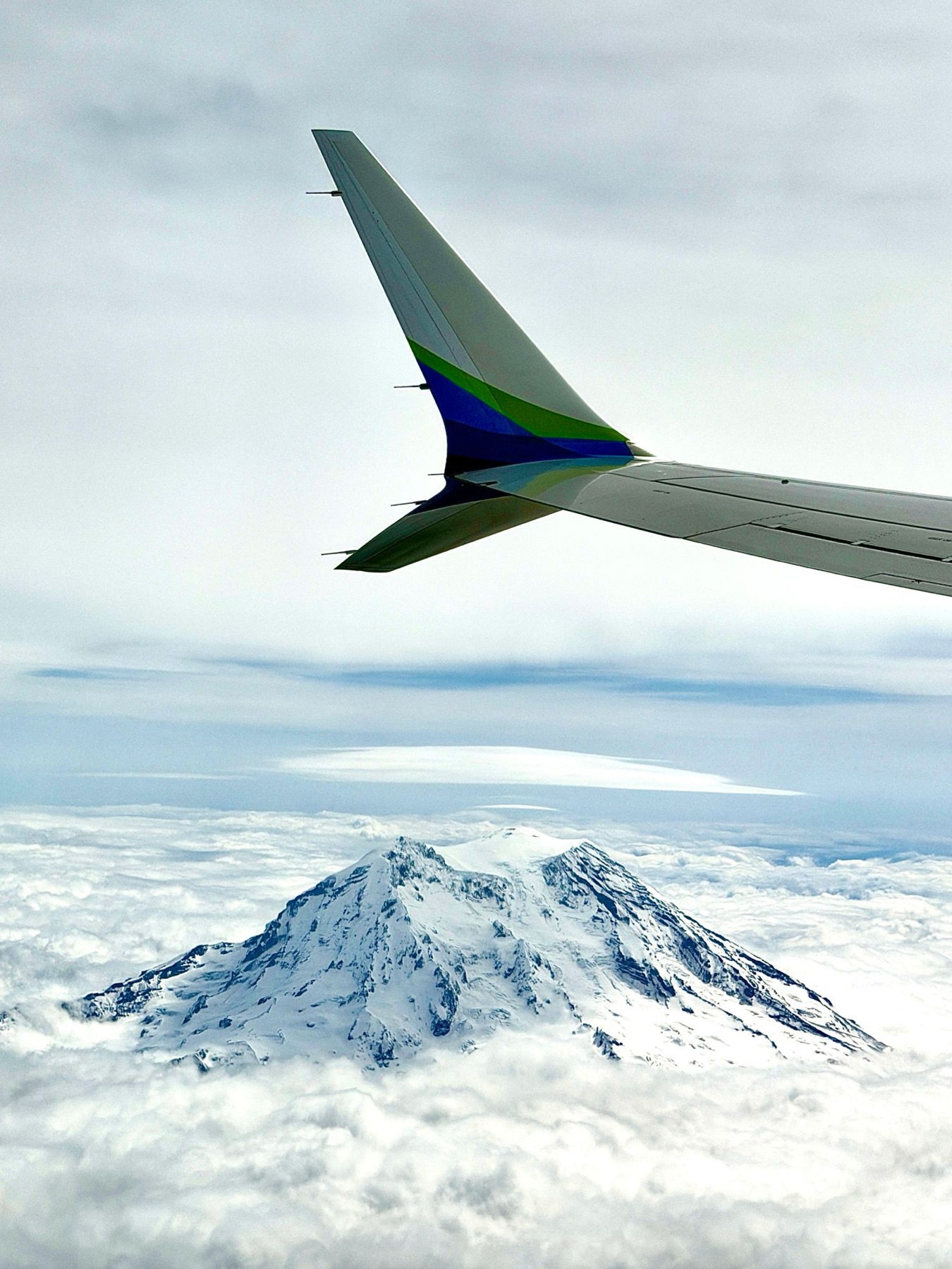 Mount Rainier off the wingtip