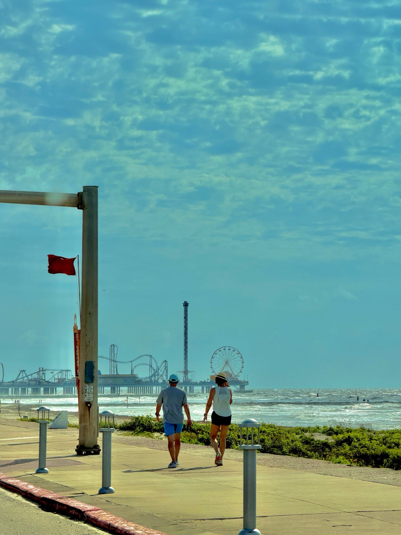 Red flag day — Galveston seawall and Pleasure Pier